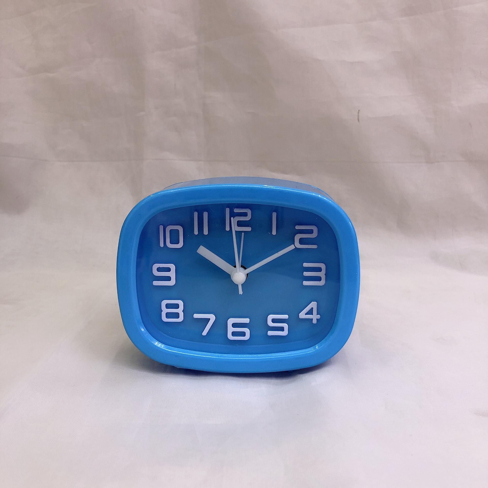 

Квадратный простой пластиковый будильник Детский письменный стол кварцевые маятниковые часы