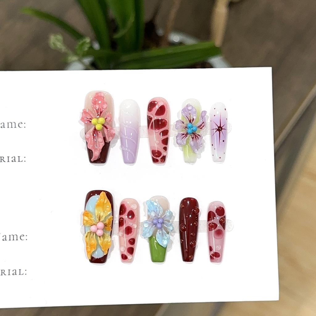 3D-sculpted "Dopamine-style" press-on nails, colorful hand-painted nail tips, and fully handmade wearable nails.