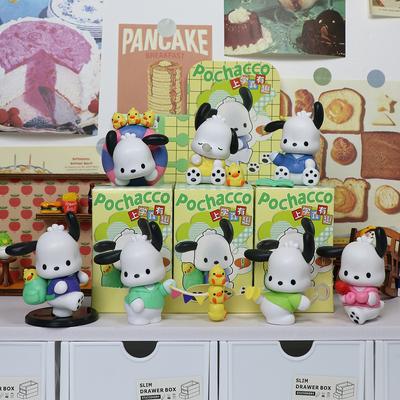 Sanrio Pochacco Jít do školy Kreslená Anime Figurka Panenka Model Ozdobit Akční figurky Koníčky Dětské hračky Vánoční dárek