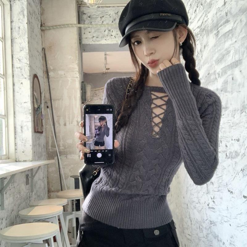 Red Sexy Hollowed-Out Long-Sleeve Knitted Sweater - Women's Retro Waist-Cinching Autumn/Winter Top
