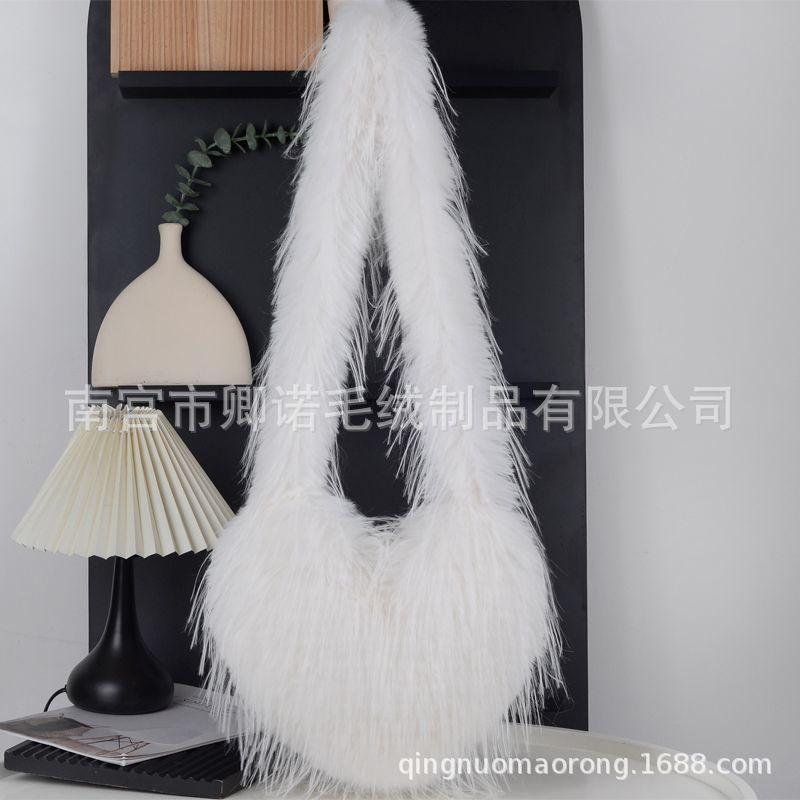 New Fringed Heart-shaped Fluff Bag Spice Girl Wind Heart-shaped Turkey Feather Messenger Bag Large-capacity Plush Shoulder Bag