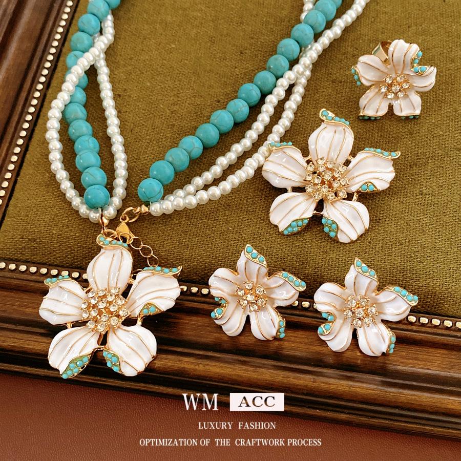 Female Medieval Bead Oil Drop Flower Collarbone Necklace