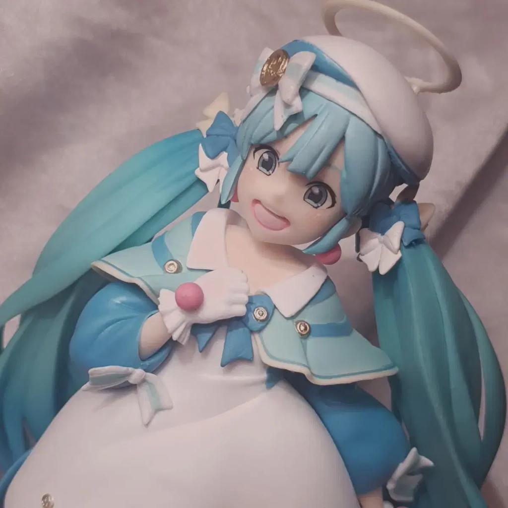 Figurka Vocaloid Hatsune Miku Winter Bell ze série Beautiful Girl (Klasická krásná dívka) Taito