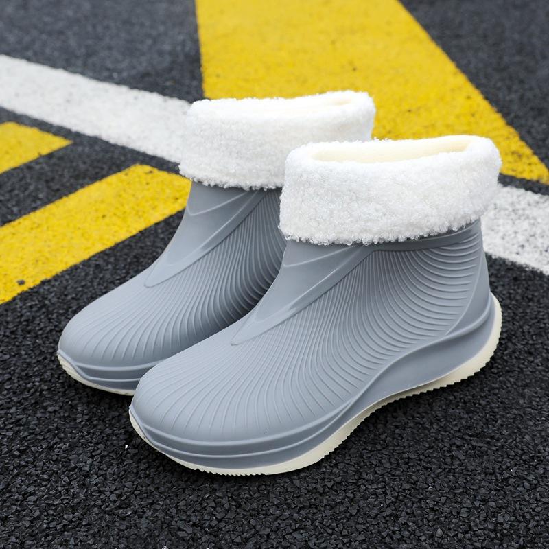 Women's Rain Boots Are Fashionable, Lightweight, Thick Soled, Wear-resistant, Rainproof, And Slip Resistant When Worn Externally