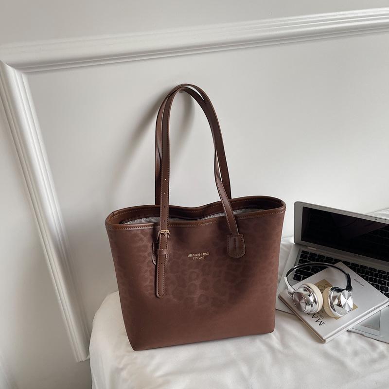 

Tote bag women s large capacity 2025 new autumn foreign style matte retro shoulder bag suede work commuter bag