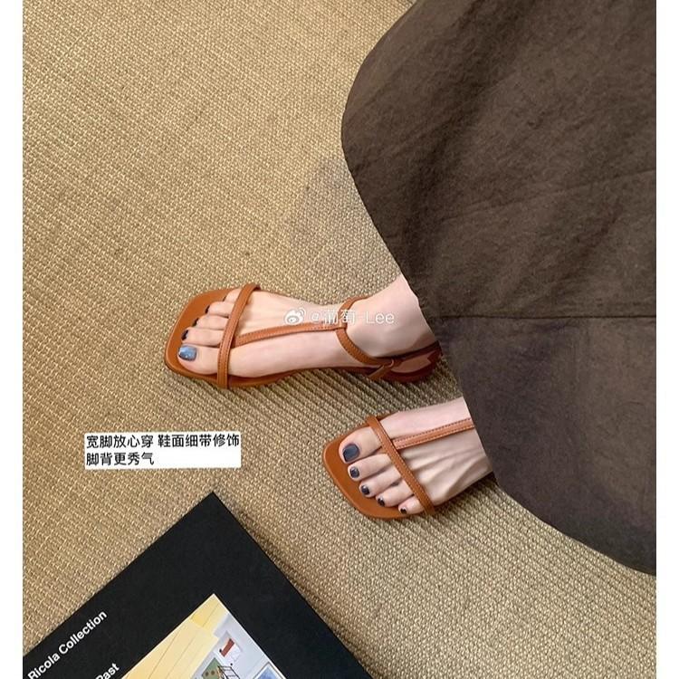 Grape Mother of the Same Style, Fashionable Diagonal Cut Square T-shaped with Toes Versatile Leather Flat Sandals Women's New Summer Models