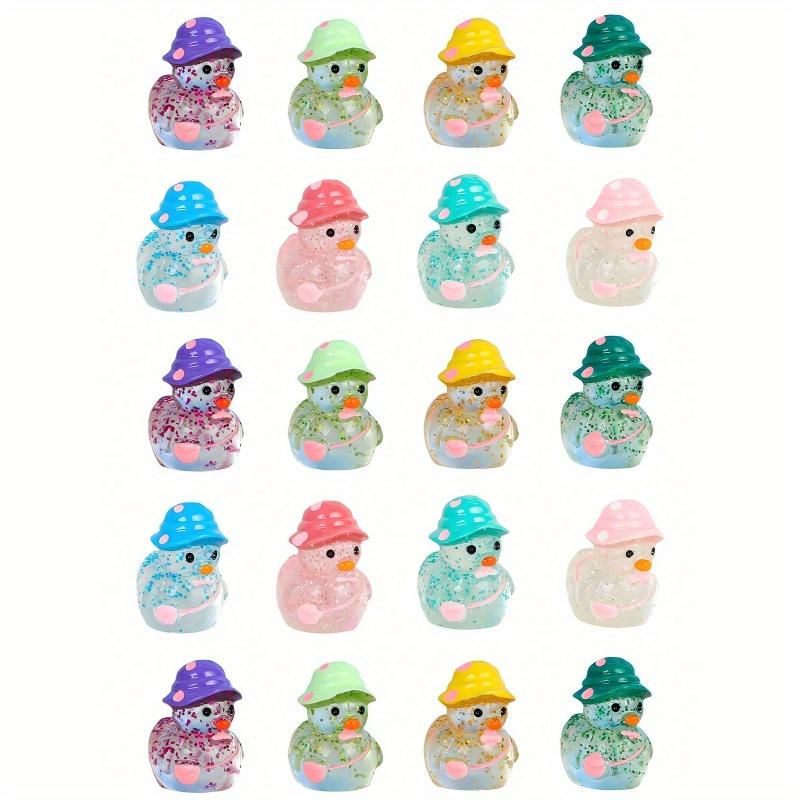 

Светящиеся мини-утята, Миниатюрная уточка в шляпе, Флуоресцентное украшение для сказочного сада, Милый микро-пейзаж с животными 1pc Random разноцветный