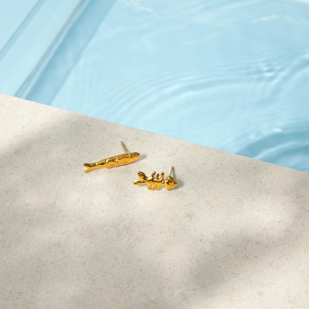 Youthway Asymmetric Fish Stud Earrings For Women Minimalist 18K Gold Plated Stainless Steel Earrings Fashion Jewelry Gift