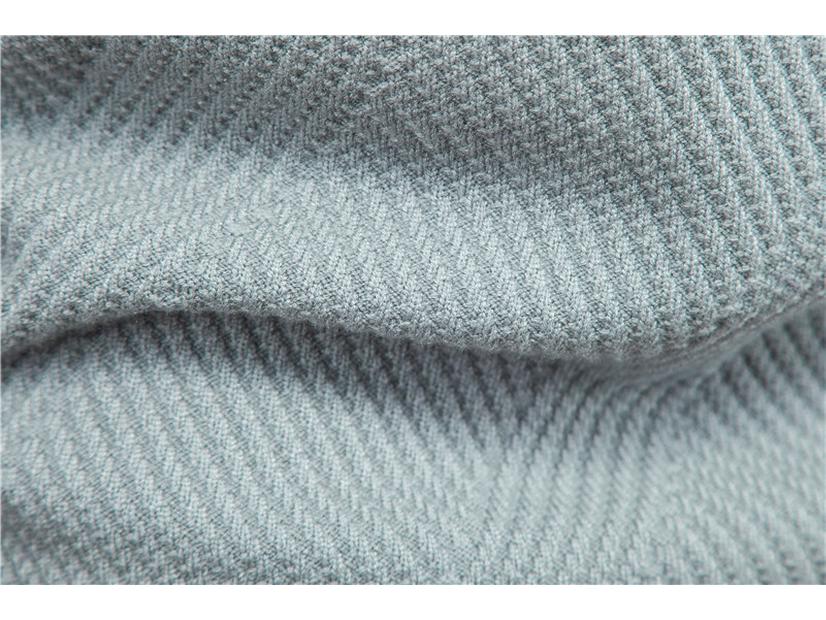 Men's European Fit Striped Round Neck Sweater for Autumn/Winter