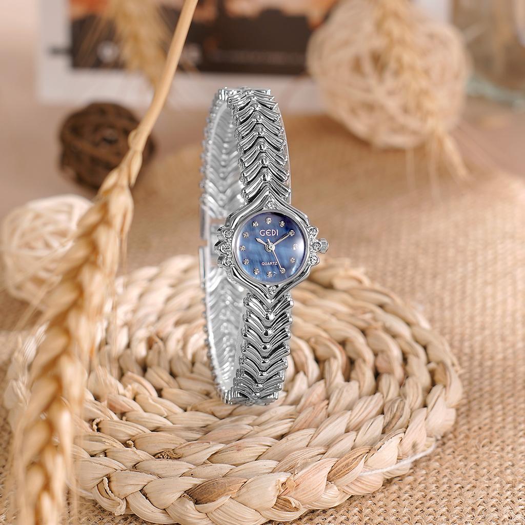 Fashion Women'S Watch Diamond Fritillary Small Dial Fishtail Bracelet Watch Light Luxury Premium Ladies Quartz Watch