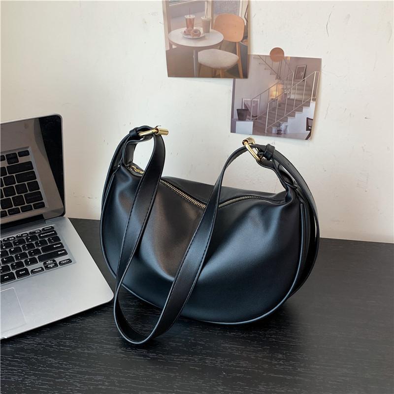 

Простая большая женская сумка 2024 года, осень-зима, новая модная модная сумка большой вместимости через плечо и подмышки, портативная сумка-мессенджер для девочек чёрный