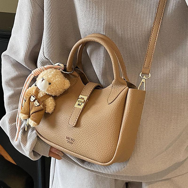 Wholesale hot sale simple temperament light luxury lychee pattern portable bucket bag niche design versatile commuter messenger bag