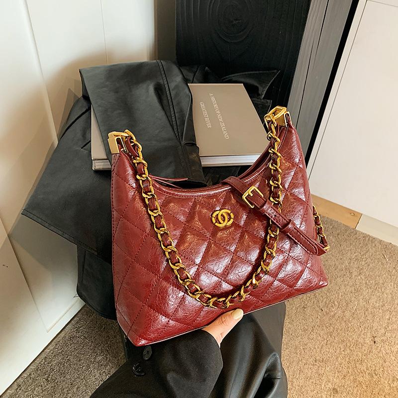 This year, the popular underarm bag women's 2025 new Xiaoxiangfeng light luxury simple temperament high-end single shoulder messenger bag