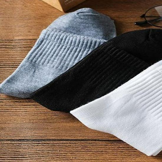 100 Paires de Chaussettes Jetables Mi-Haut Noir et Blanc pour Hommes et Femmes, Durables et Sans Lavage - Idéal pour les Magasins de Bain de Pieds.