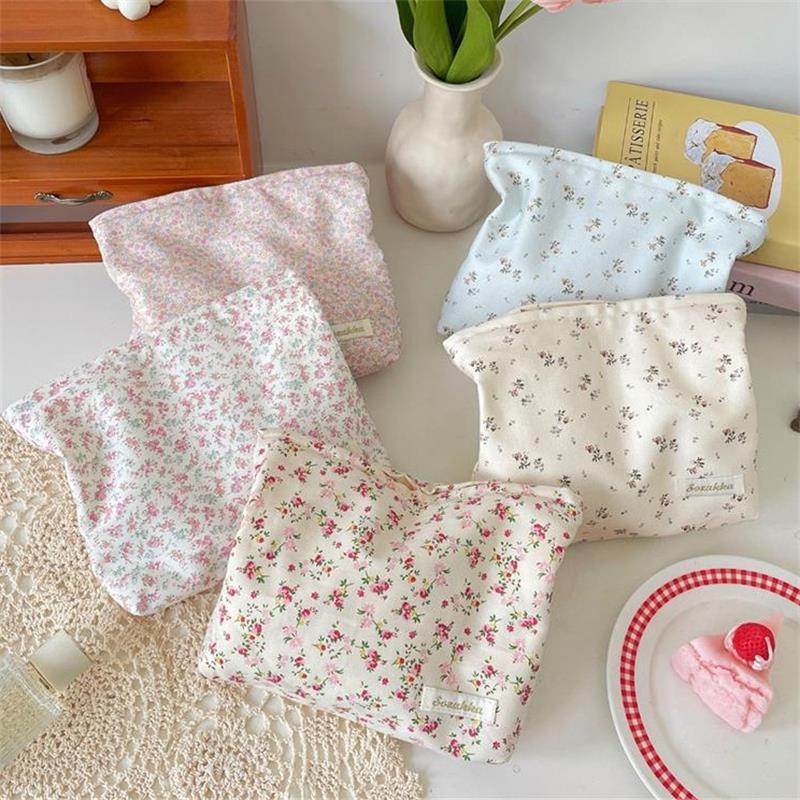 Cute Sweet Floral Cosmetic Bag Large Capacity Portable Travel Makeup Storage Bag Organizer Women Clutch Bag Girly Toiletry Bags