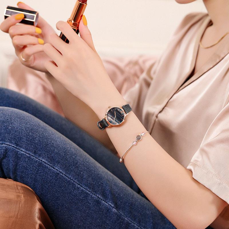 

Британские нишевые часы женские студенческие простые литературные часы Ins Style Peacock Green женские часы