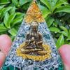 Buddha Kristallpyramide Harz-Ornament - Handgefertigte Schreibtischdekoration