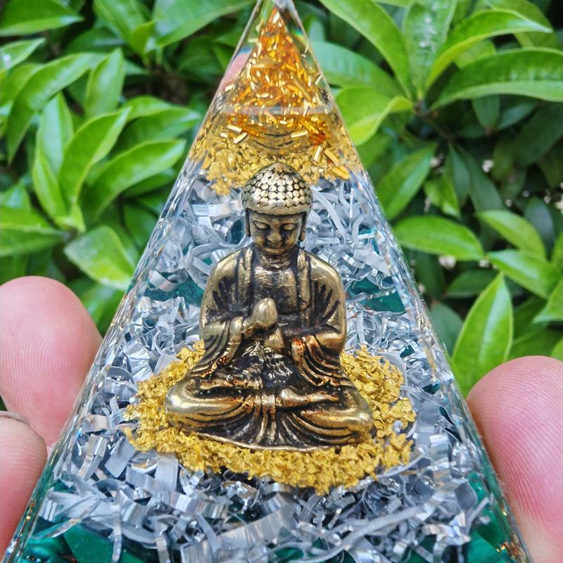 Buddha Kristallpyramide Harz-Ornament - Handgefertigte Schreibtischdekoration