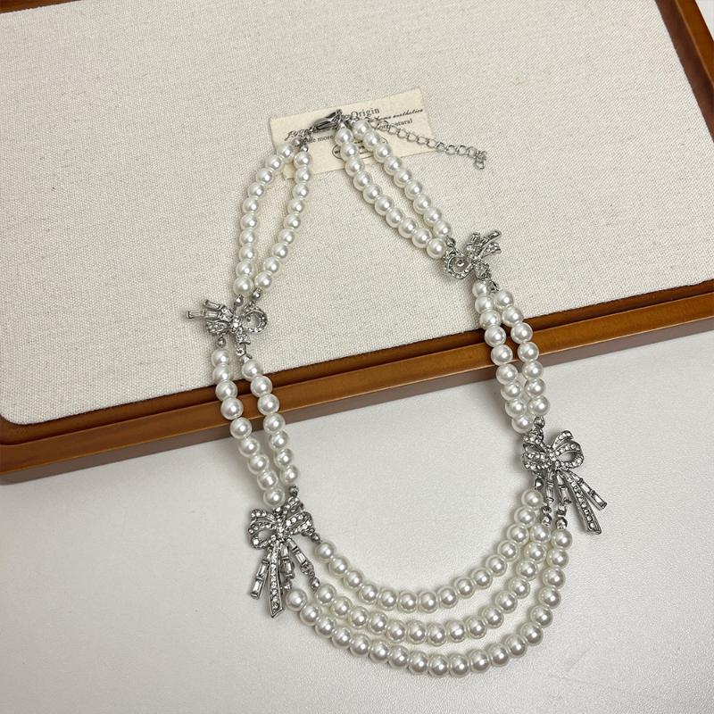 Elegant Pearl Necklace And Earring Set With Butterfly Knot Retro French Style Multi-Layer Chain Collarbone Necklace