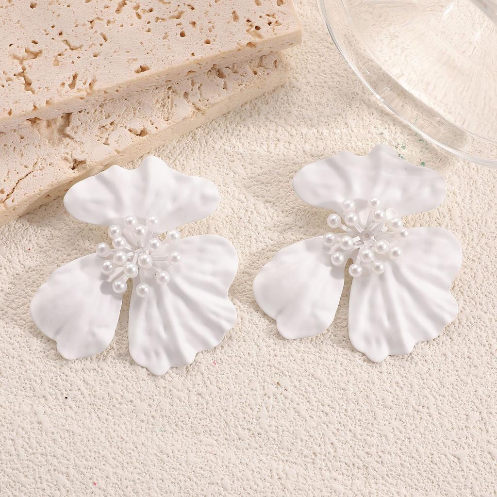 European and American Metal Flower Earrings Fashion Personality Simple Temperament Flower Stud Earrings Ethnic Style Versatile Earrings