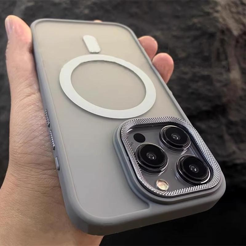 Applicable To IPhone17 Skin sensitive Magnetic Suction Mobile Phone Case Metal Pattern Lens Apple 16 ProMax Anti Fall 15 Protective Case