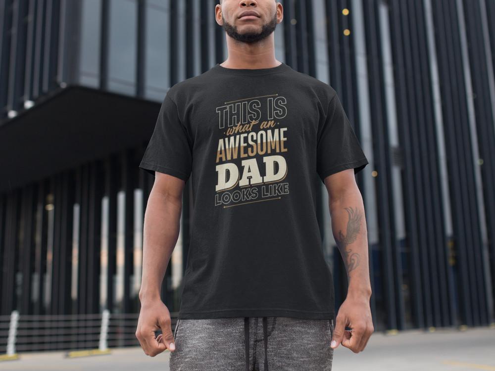 

This Is What an Awesome Dad Looks Like T-Shirt Funny Gift for Father Daddy Men XL