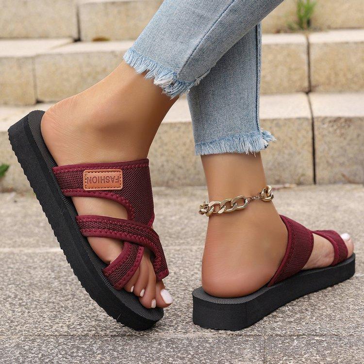 Large size flat floor set of toe slippers for women's summer new light outer wear TEUM new sandals for women