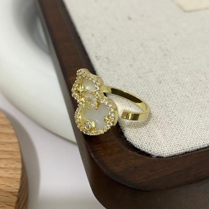 French Exquisite Star Ring: Timeless High-Class Fashion Jewelry