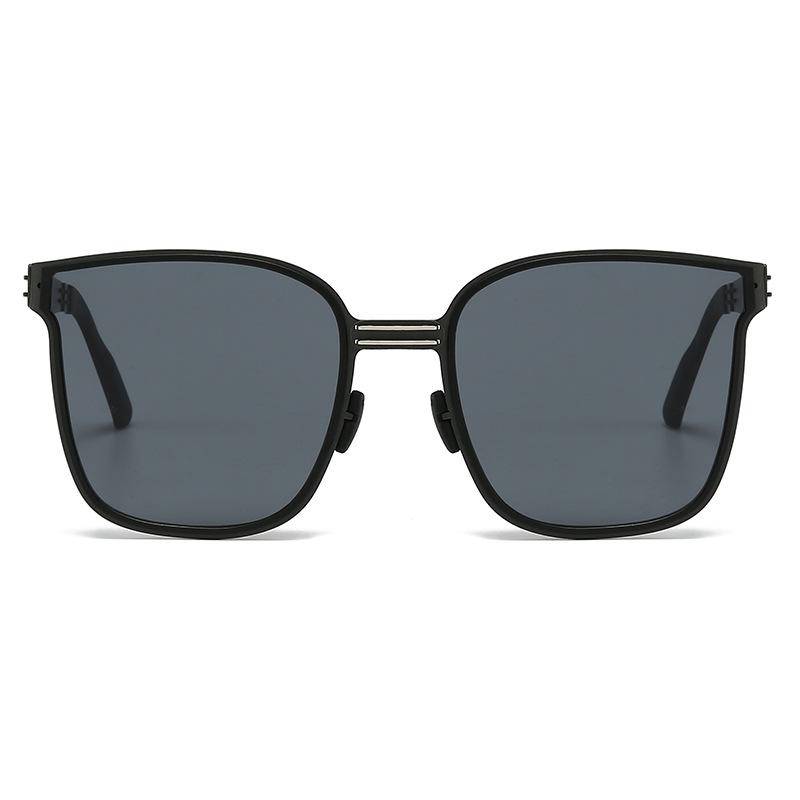 High-End Lightweight Folding Sunglasses with UV Protection for Men and Women - Perfect for Driving and Outdoor Activities