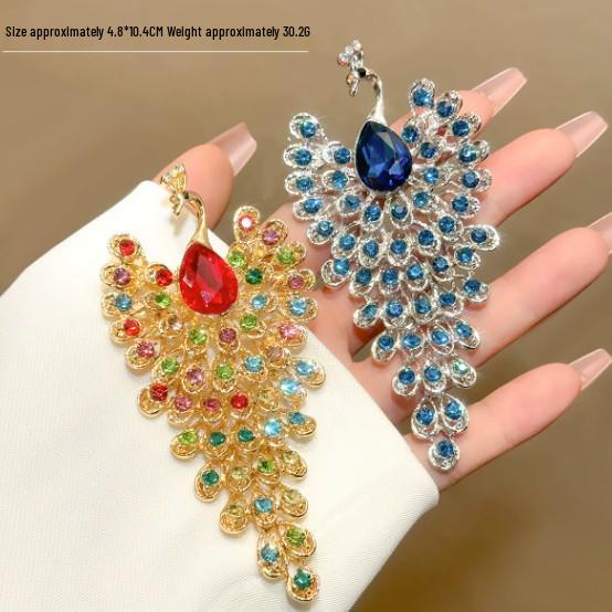 Inlaid Colored Diamond Peacock Brooch: Luxurious Retro Palace Style with Pearlescent Elegance