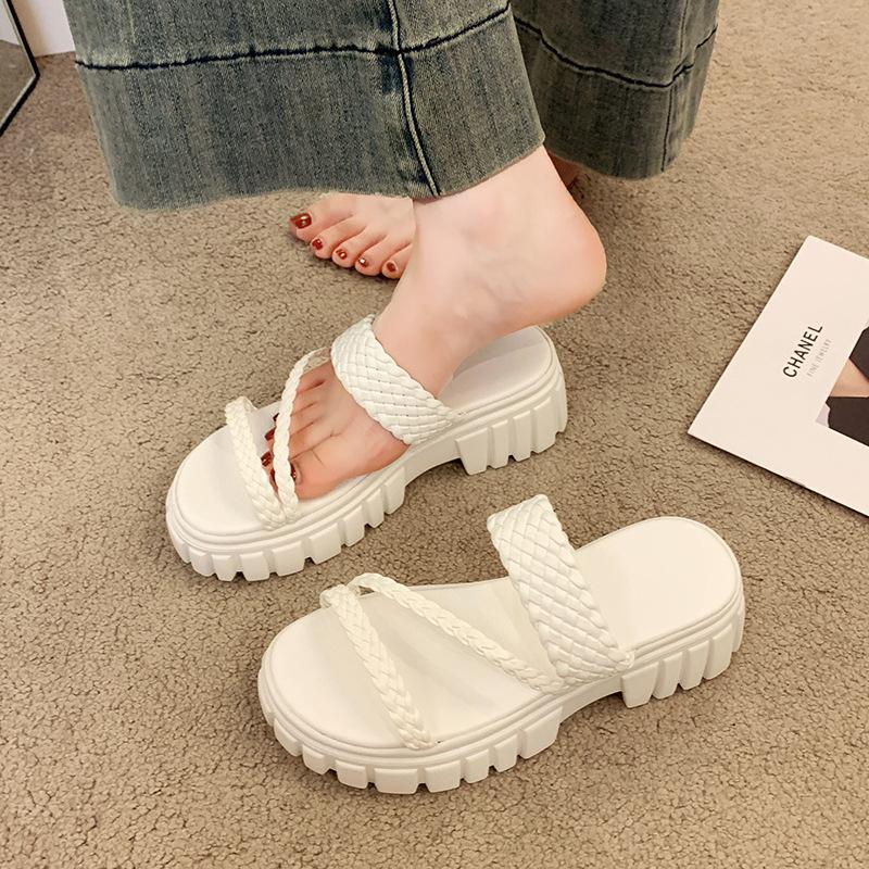 Slippers Korean fashion 2025 summer new outer wear Roman daily foreign style comfortable height increase niche sandals women