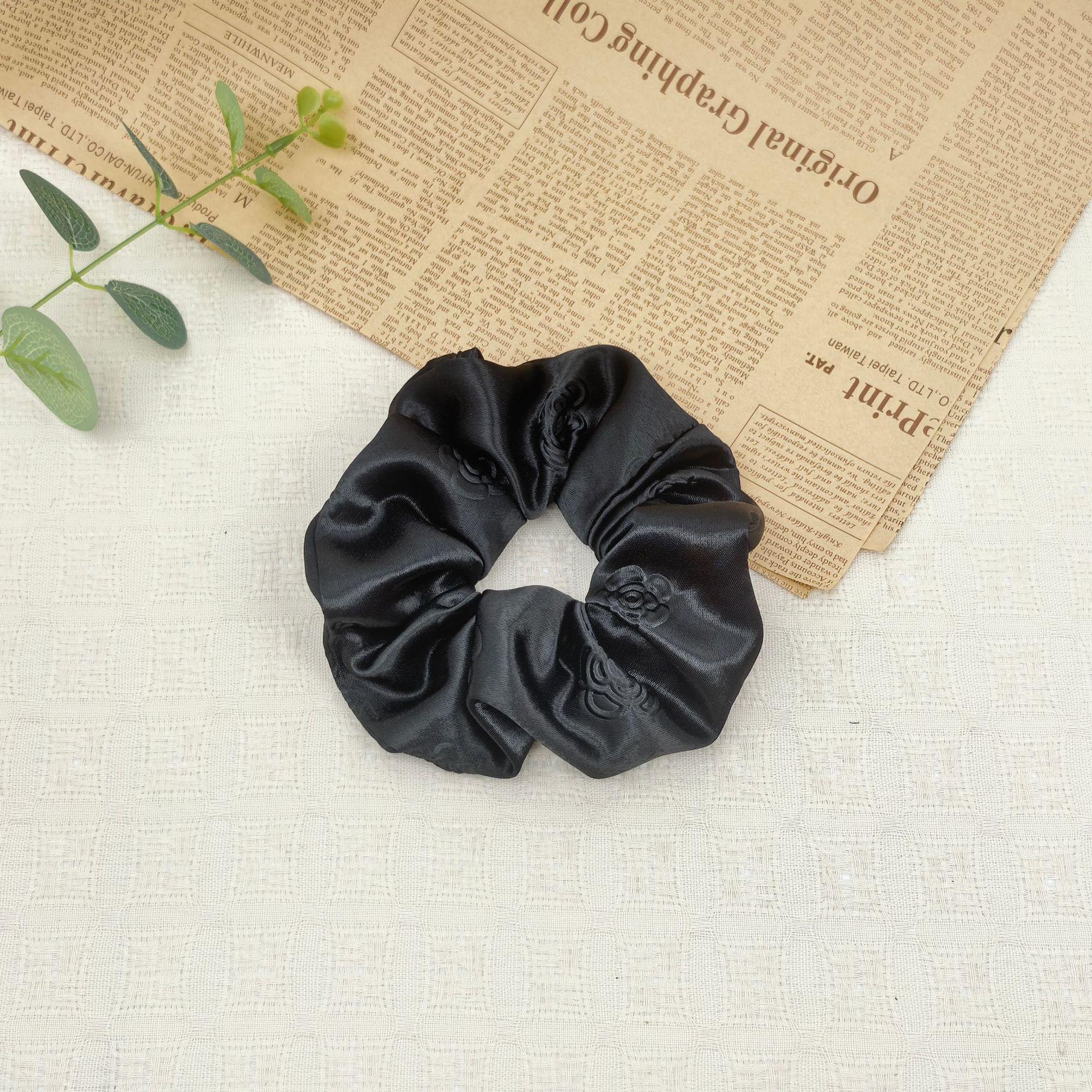 

Французская ретро жаккардовая атласная резинка для волос с камелией