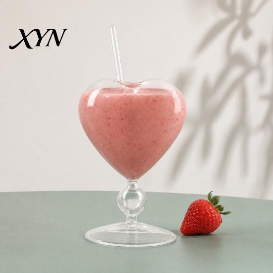 Hitzebeständiges Weinglas Kreativer Herzförmiger Kelch mit Strohhalm, Personalisierter Saft Verdickter Becher für Cocktails Becher, Liebe Herz Stielglas Champagner