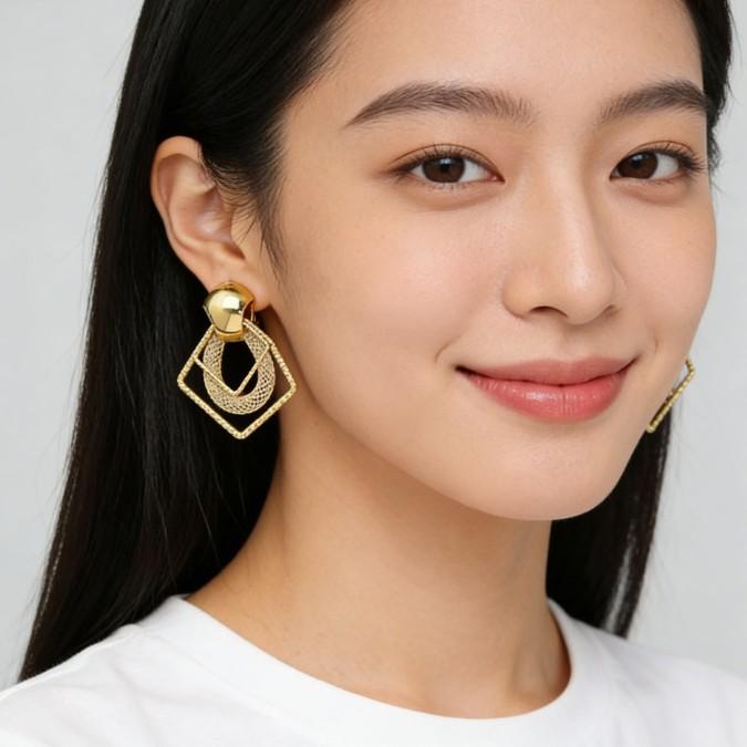French Atmospheric Grid Crystal Earrings Fashion Temperament Celebrity Style Personality Earrings Dongdaemun High Sense Stud Earrings Women