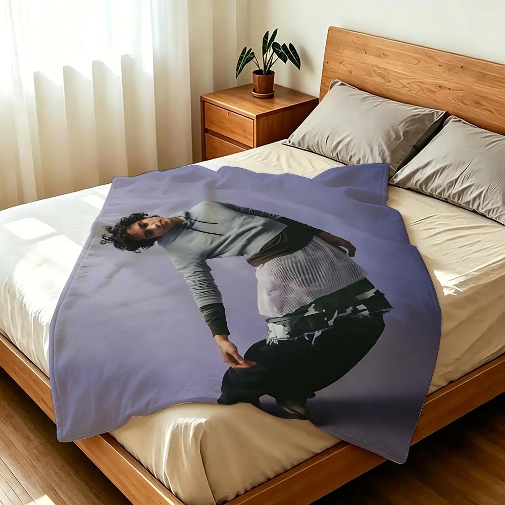 Pop Singer Dominic Fike Throw 240g Flannel Blanket Lightweight Soft Skin-friendly Summer Thin Throw Blanket