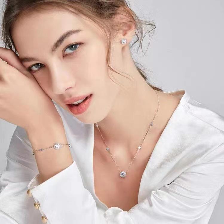 Fanjia Star Point Single Diamond Pure Silver Earrings – Trendy, High-End, Luxurious Niche Design for Women, Ideal Birthday Gift.