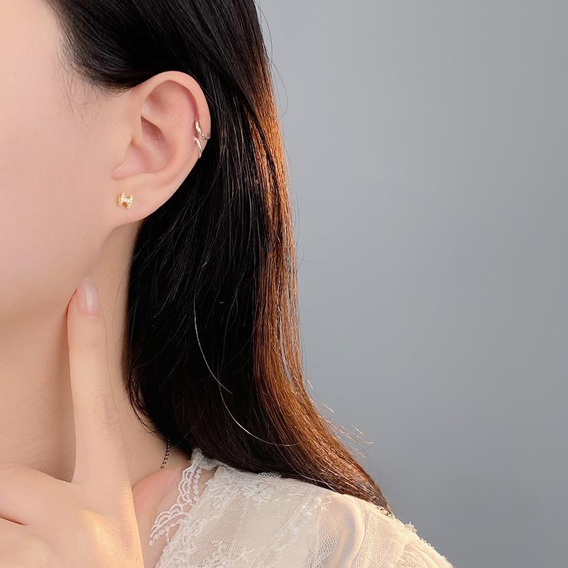 Mini Small, Glossy Letters H Three-dimensional Full Diamond Earrings Exquisite and Extremely Simple and Cold Wind Earrings