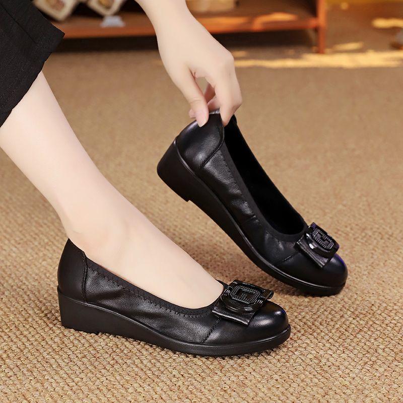 Autumn New Mother Leather Shoes Middle-aged Soft-soled Non-slip Versatile Lightweight Single Shoes Comfortable Simple Flat Women's Shoes