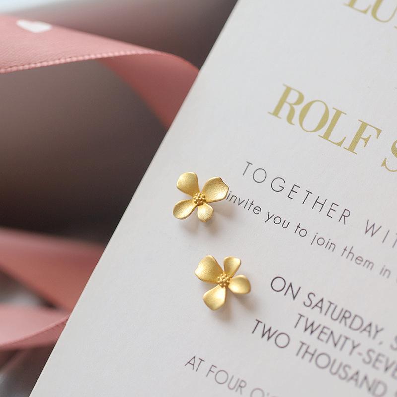 Gold Flower Stud Earrings for Women - Retro Design, High-End Luxury Jewelry