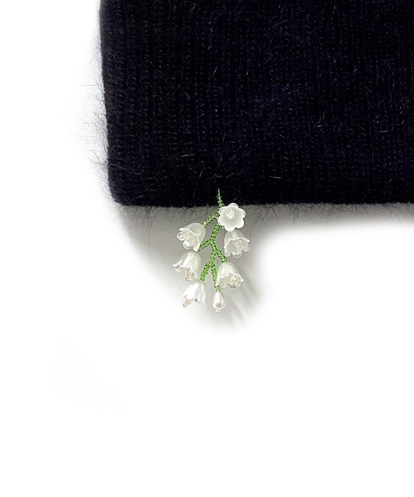 OTHER-worldly Drop White Flower Bead Beanie [Angora Black]