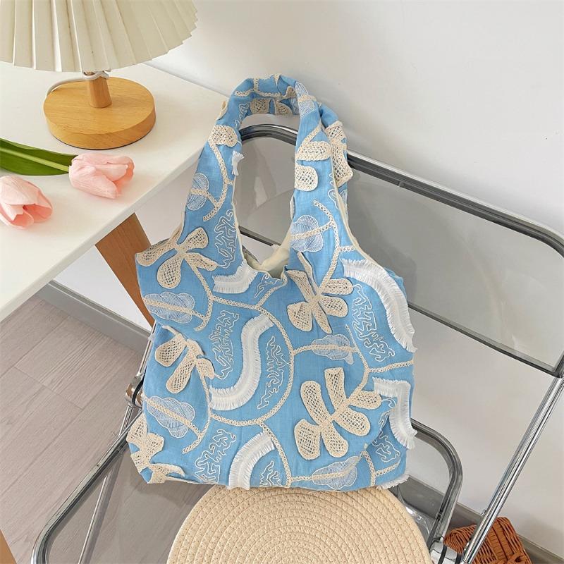 

11 summer new three-dimensional lace flower retro armpit bag girl heart shoulder bag shopping handbag