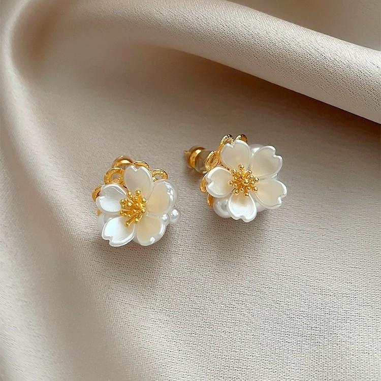 Flower Earrings Design Light Luxury High-End Stud Earrings Temperament Versatile Ear Jewelry
