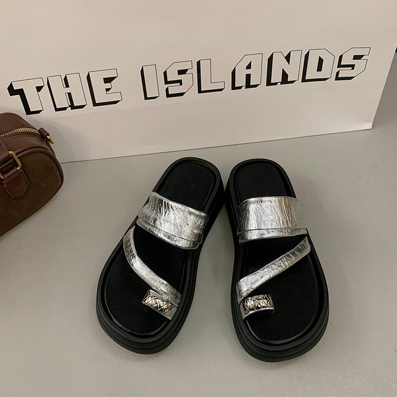 Thick-bottomed muffin set toe slippers women's summer new outer wear feeling open-toed small person heightened heel beach cool slippers