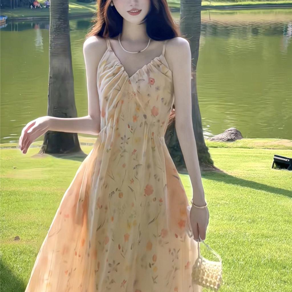 Beautiful temperament French floral suspender dress 2026 new models are popular this year, beautiful long skirts are trendy for women's summer wear