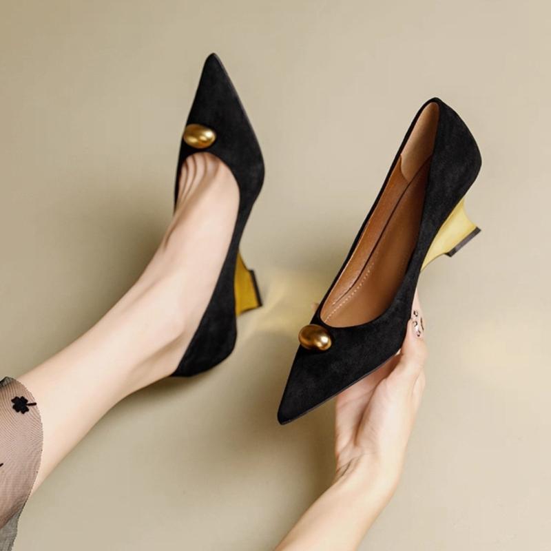 

Модные туфли-лодочки на танкетке с острым носком, женские, 2025, новый темперамент, с мелким вырезом, модные одинарные туфли 39 чёрный