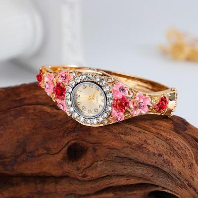 Korean Style Women's Diamond-Inlaid Bracelet Watch - Trendy K Gold Design