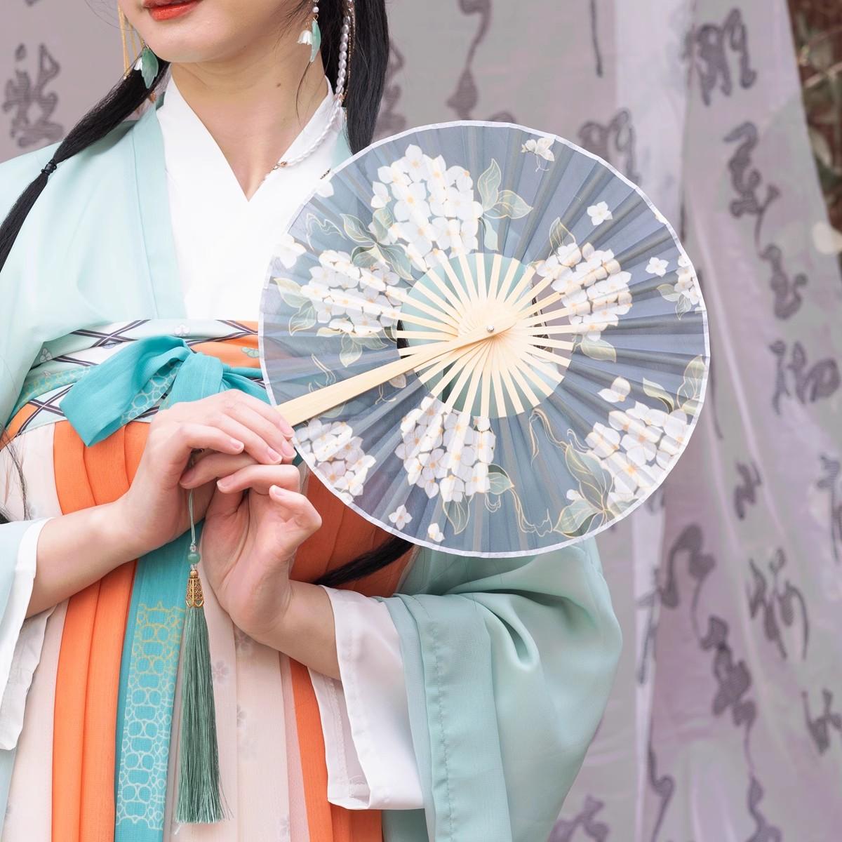 

Bamboo Round Hand Fan Rain Hits Banana Leaf Chinese Vintage Fan for Women Hanfu Qipao Dance Performance Oriental Elegant