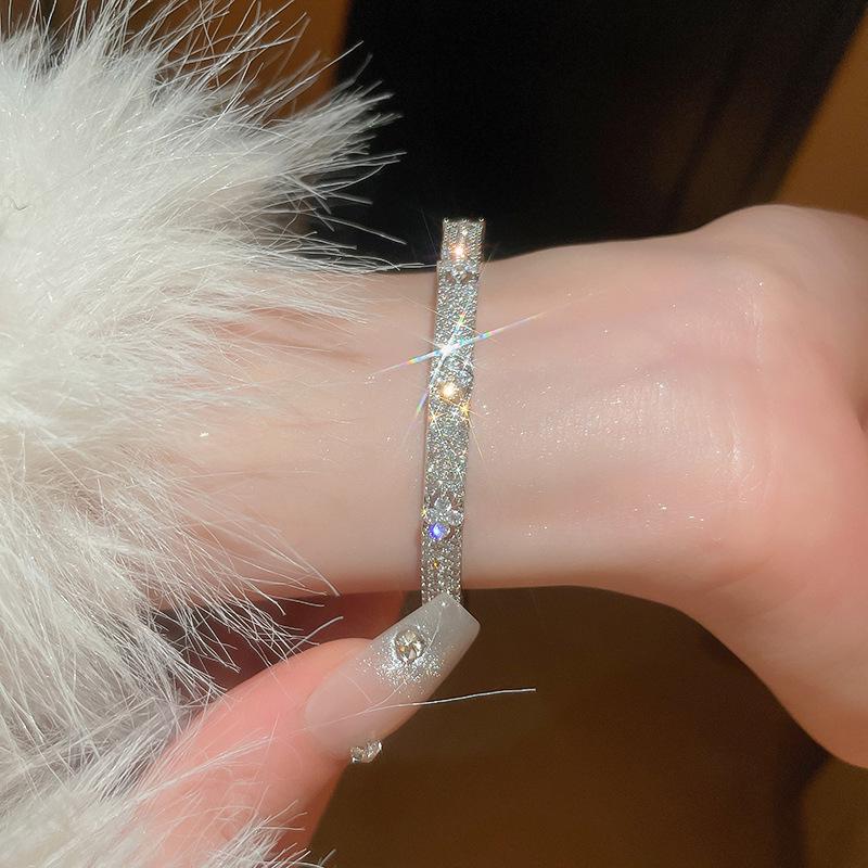 Korean Zircon Flower Bracelet: Elegant & Simple Versatile Bangle for Women