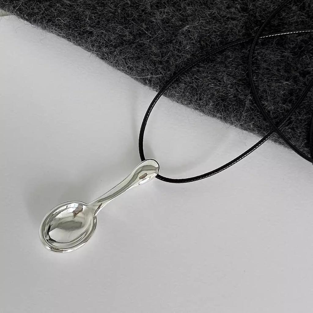 Wang Hedi Spoon Pendant Necklace: Korean Style Women's Choker with Black Rope Sweater Chain