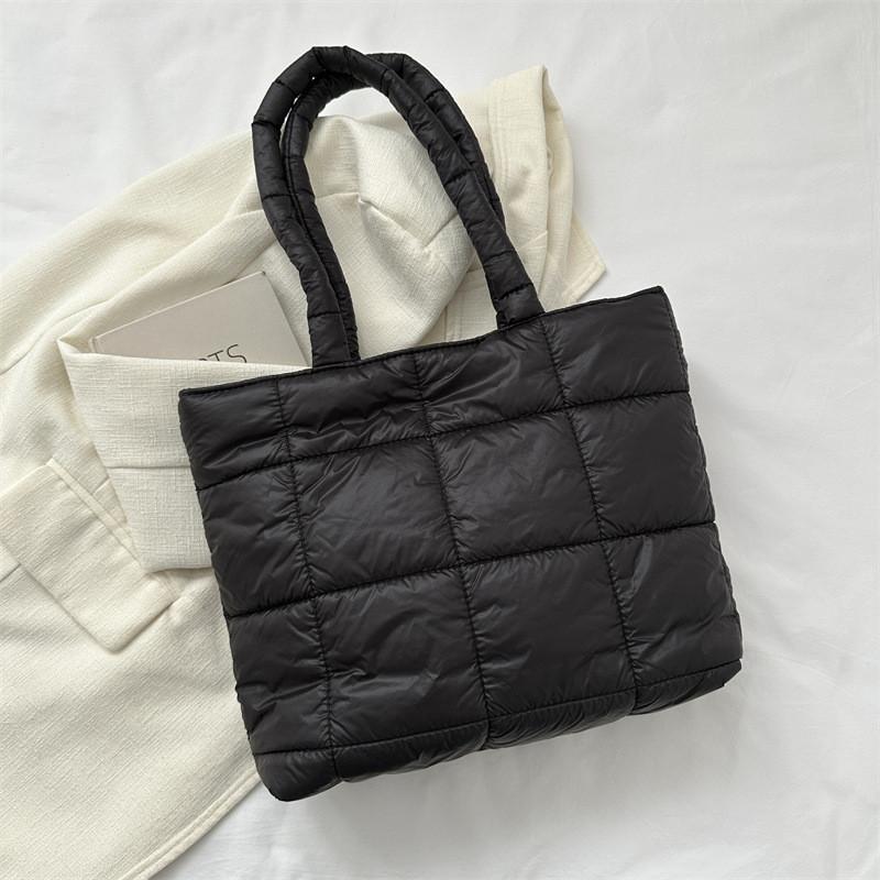 Vintage Chic Shoulder Bag With Soft Cotton Material For Trendy Everyday Wear